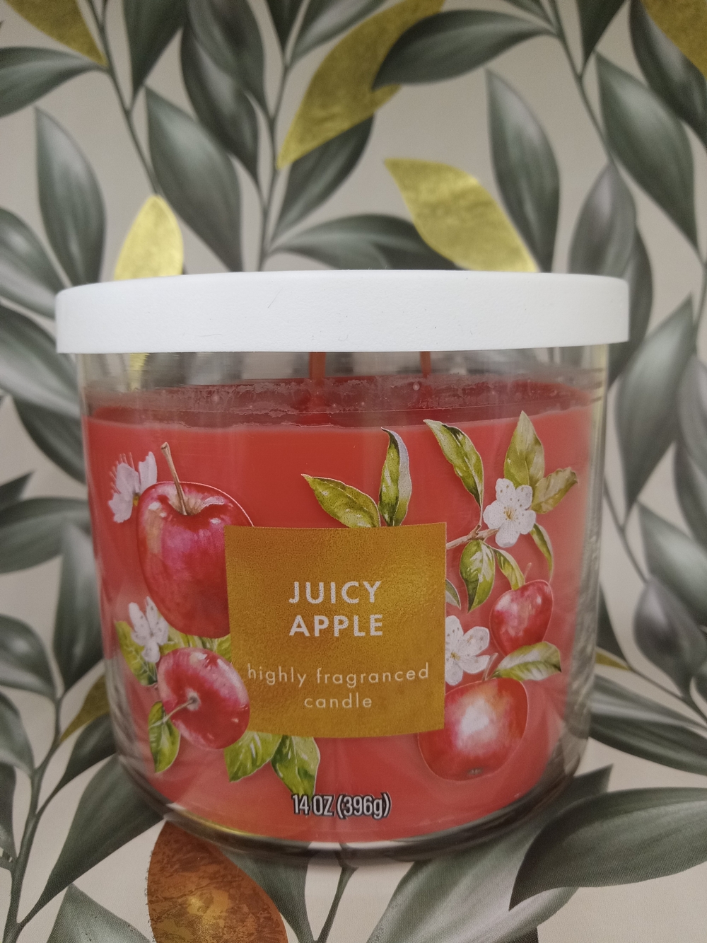 Juicy Apple Highly Fragranced Candle - Red